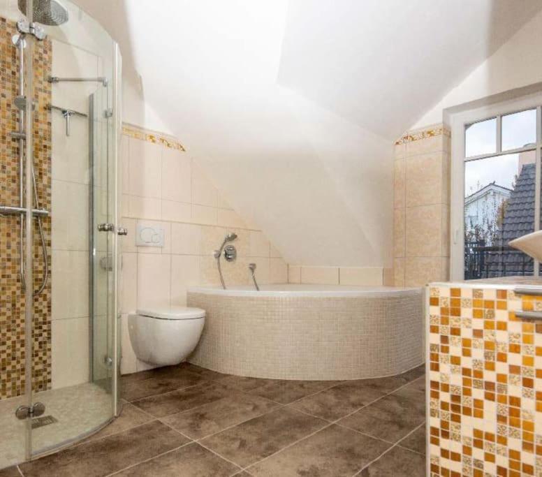 Phantastisches Haus Mit Pool Direkt In Muenchen エクステリア 写真